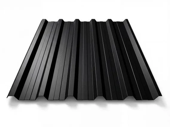 Freigestelltes Trapezblech T-35DR in RAL 9005 Tiefschwarz, mattschwarze Beschichtung, perspektivische Draufsicht auf weißem Hintergrund